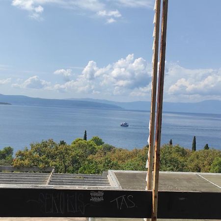 Haludovo Virtual Ruin Hotel Bungaloos Apartments And Camping, International Cooperation And Assistance For Rebirth Baracska Dış mekan fotoğraf
