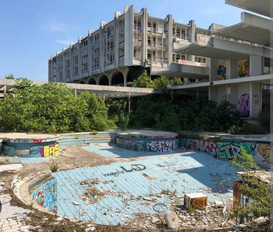 Haludovo Virtual Ruin Hotel Bungaloos Apartments And Camping, International Cooperation And Assistance For Rebirth Baracska Dış mekan fotoğraf
