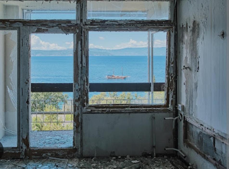 Haludovo Virtual Ruin Hotel Bungaloos Apartments And Camping, International Cooperation And Assistance For Rebirth Baracska Dış mekan fotoğraf