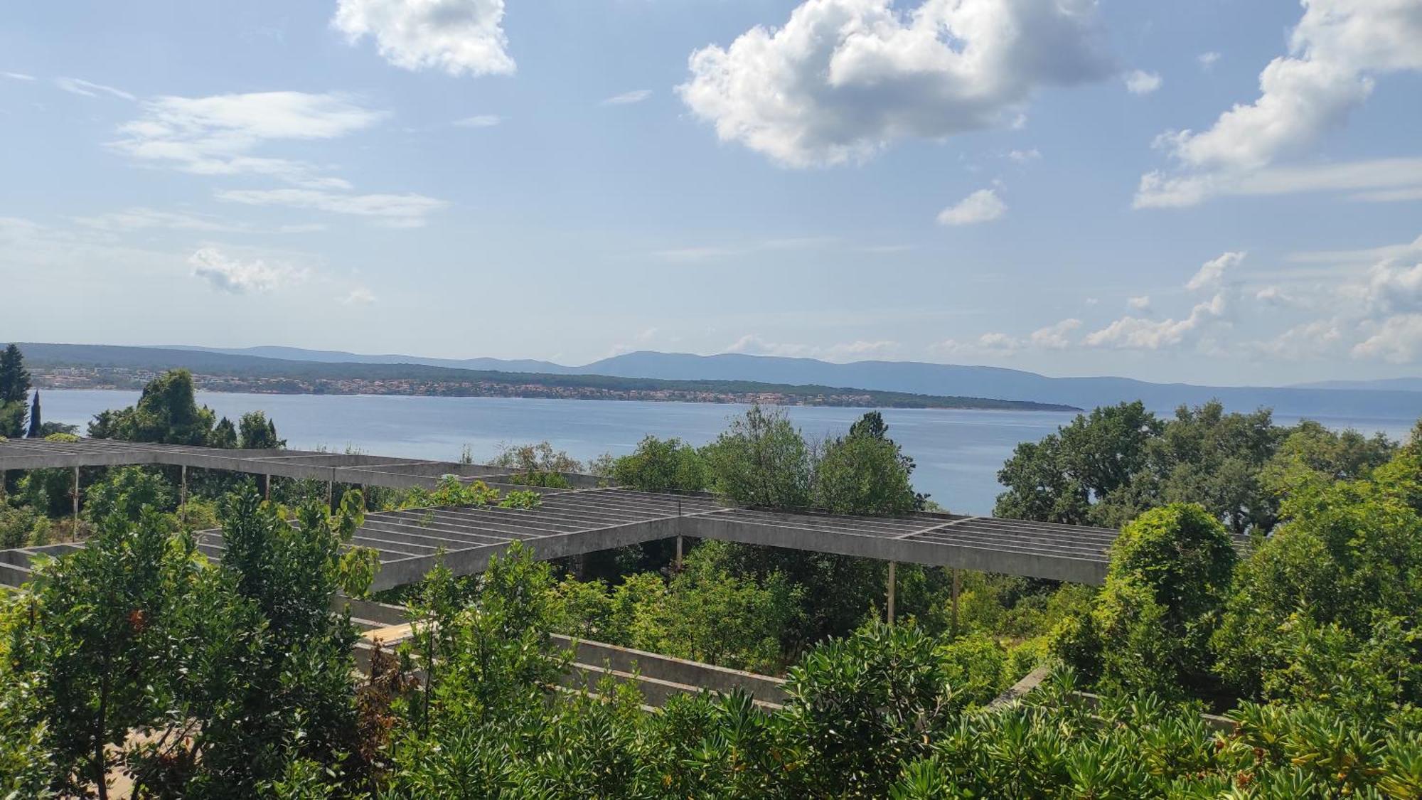 Haludovo Virtual Ruin Hotel Bungaloos Apartments And Camping, International Cooperation And Assistance For Rebirth Baracska Dış mekan fotoğraf